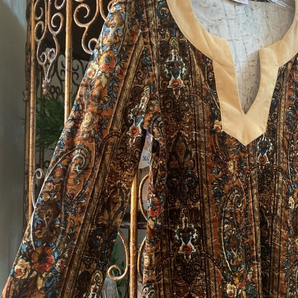 Ladies Boho/Paisley Velvet Blouse - Picture 2 of 3